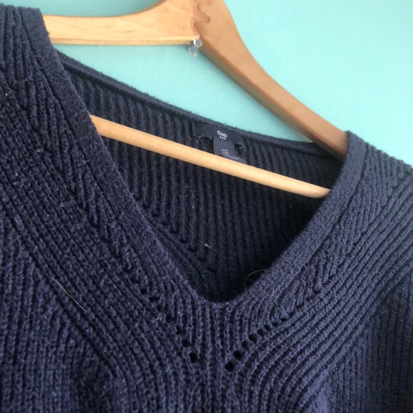 long-sleeve sweater - Picture 2 of 2